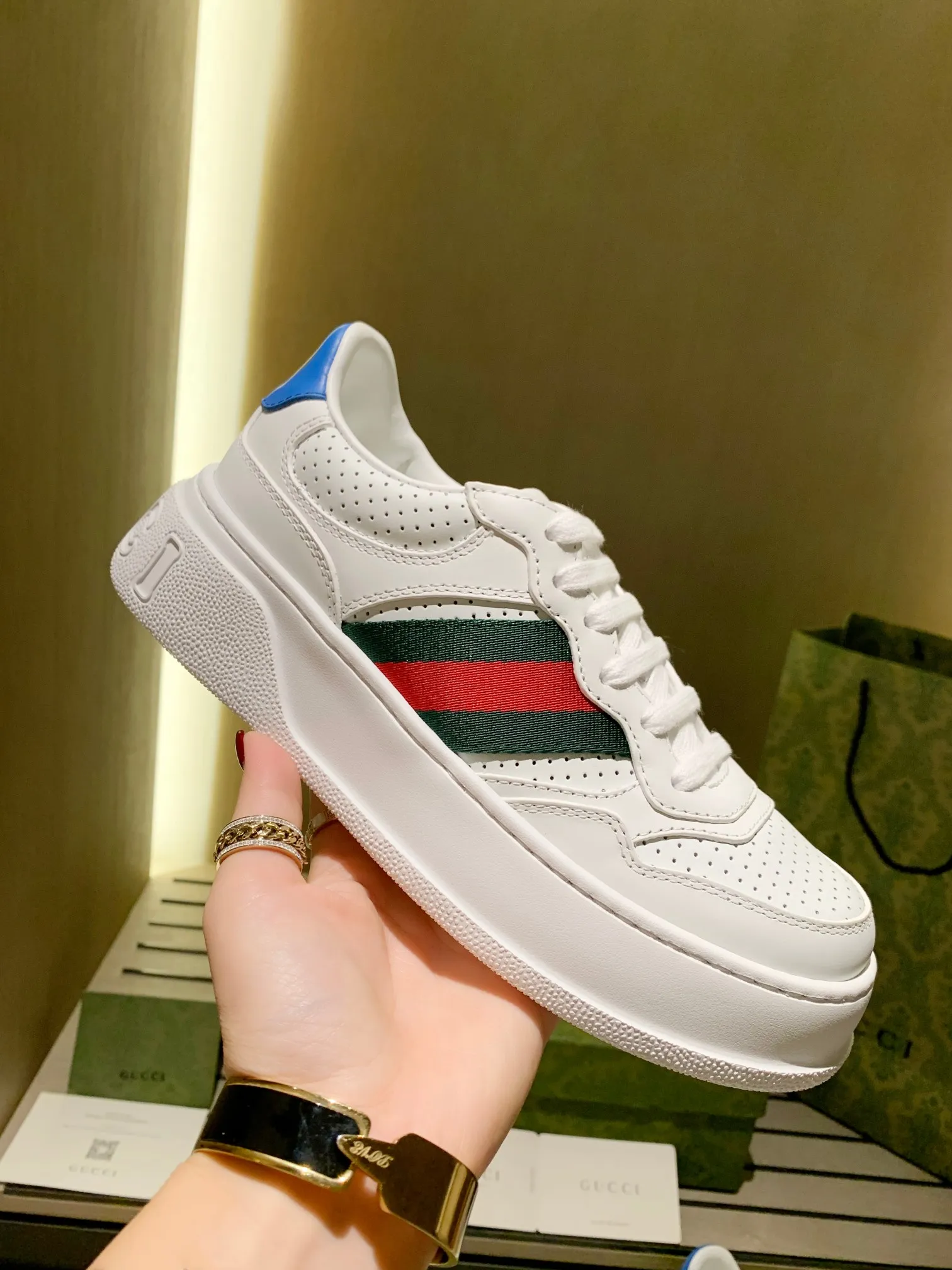 👟👟Ex-factory price 560👟👟 Men's size +10 Gucci2022 spring and summer new casual sports white shoes, purchasing version of the original version with a one-to-one molded IP light material sole! Upper calfskin, lining calfskin, foot pads calfskin. Complete purchasing version. Code number: female 35-40#, male 39-44# (45 customized)